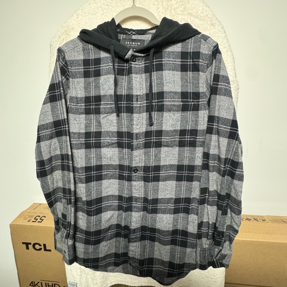Pacsun Size Small Blackk and Gray Flannel